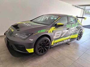 Vend Seat Cupra TCR et une remorque Brian James Trailer 5 m x 2,10