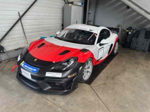 PORSCHE 718 CAYMAN GT4 RS CLUBSPORT 982 PRIX REVU A DEBATTRE