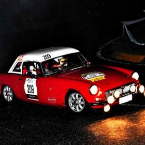 Voiture de compétition historique MGB de 1963 avec PTH FIA (1)