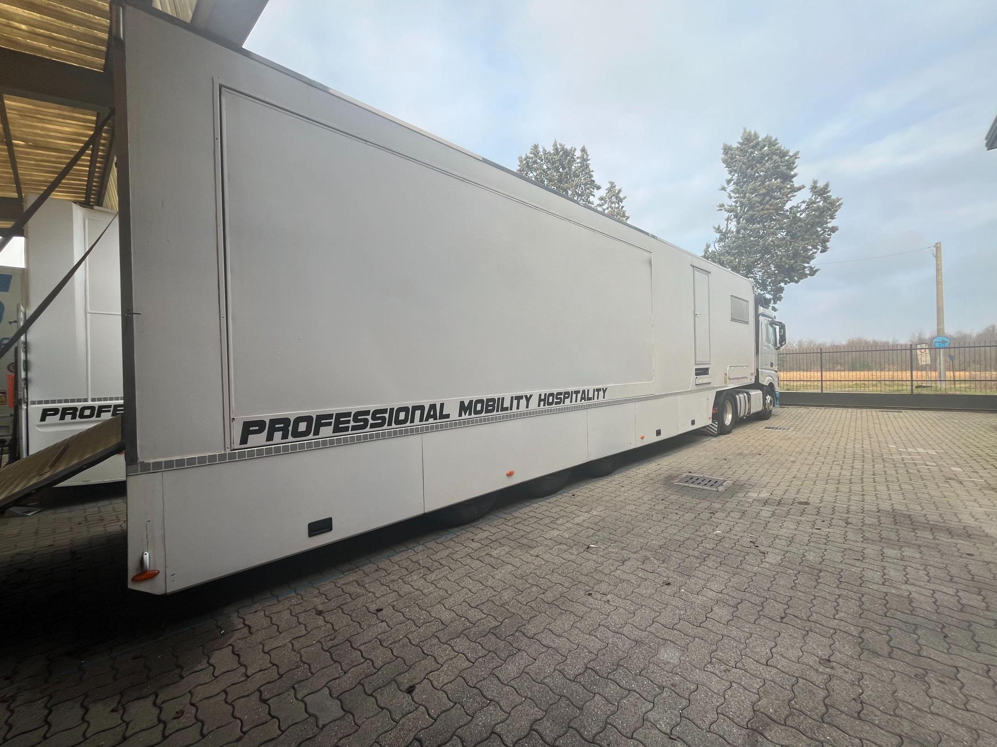 Semi-remorque hospitality 3 essieux pour le sport automobile – Image 2