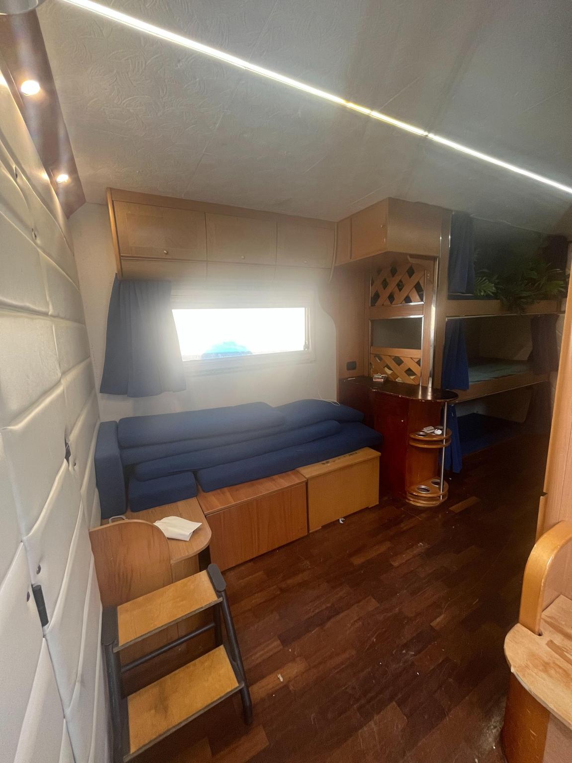 Semi-remorque hospitality 3 essieux pour le sport automobile – Image 7
