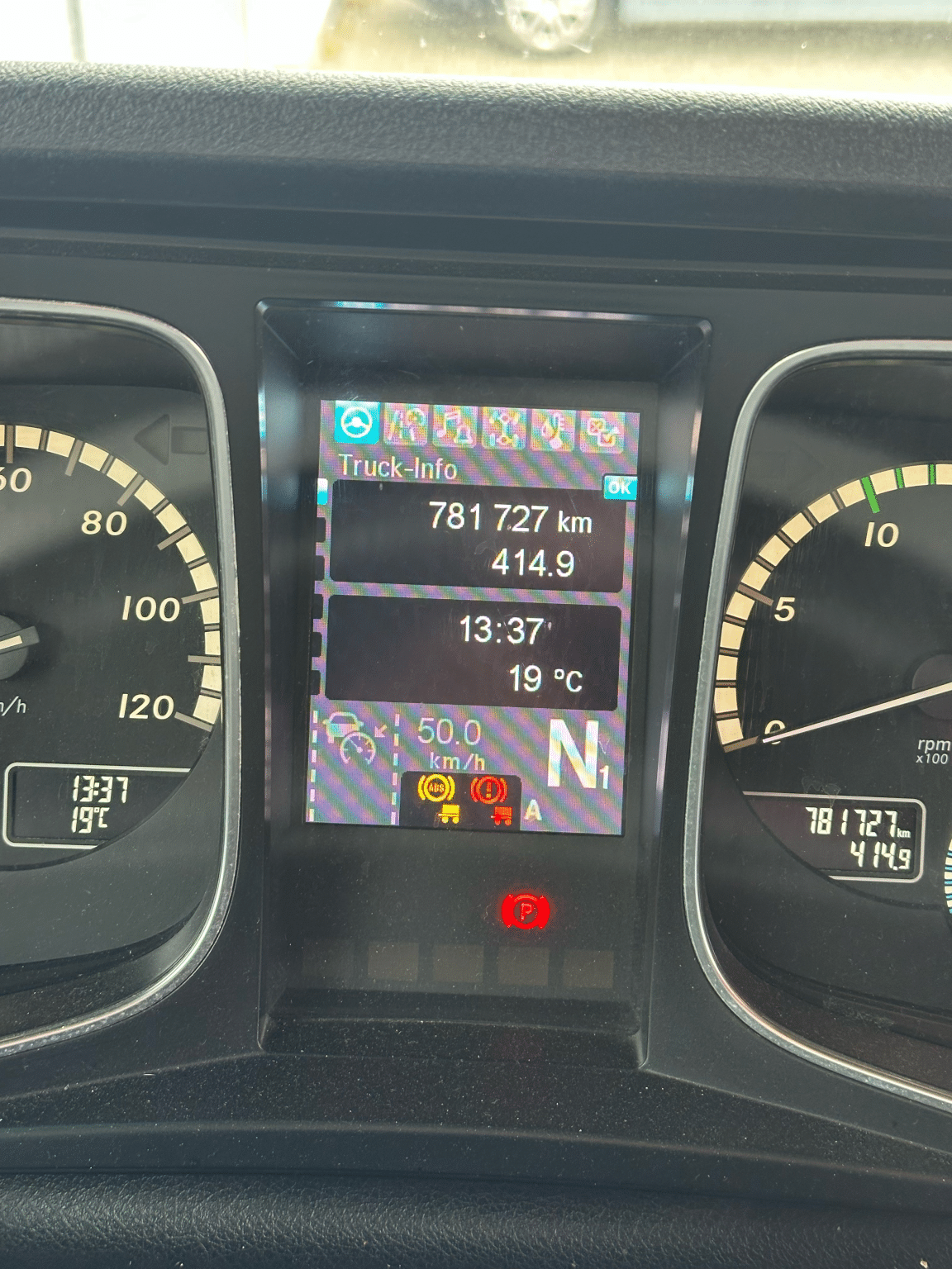 Mercedes Actros et semi Burgers, transporter complet sport auto