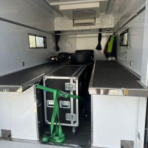 Camion camping-car Volvo FH4 avec garage, amenagement Krismar Motorhomes