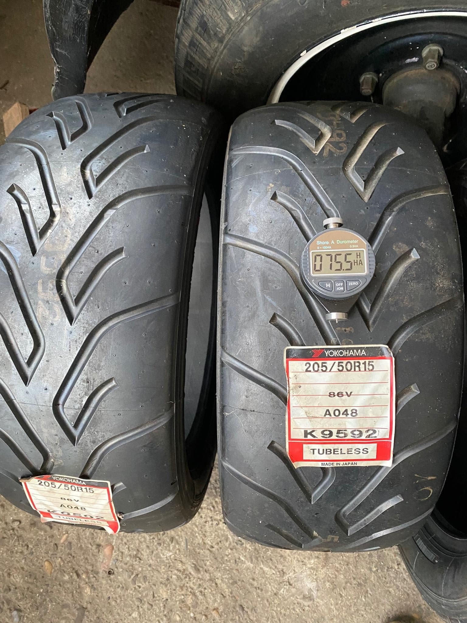 Pneus semi-slick Yokohama Advan A048, jeu de 4 (205 et 225 en 15 pouces) – Image 3