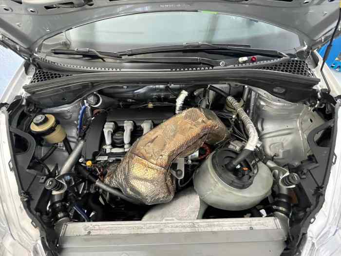 Citroën DS3 R3T Max avec important lot de pièces – Image 2