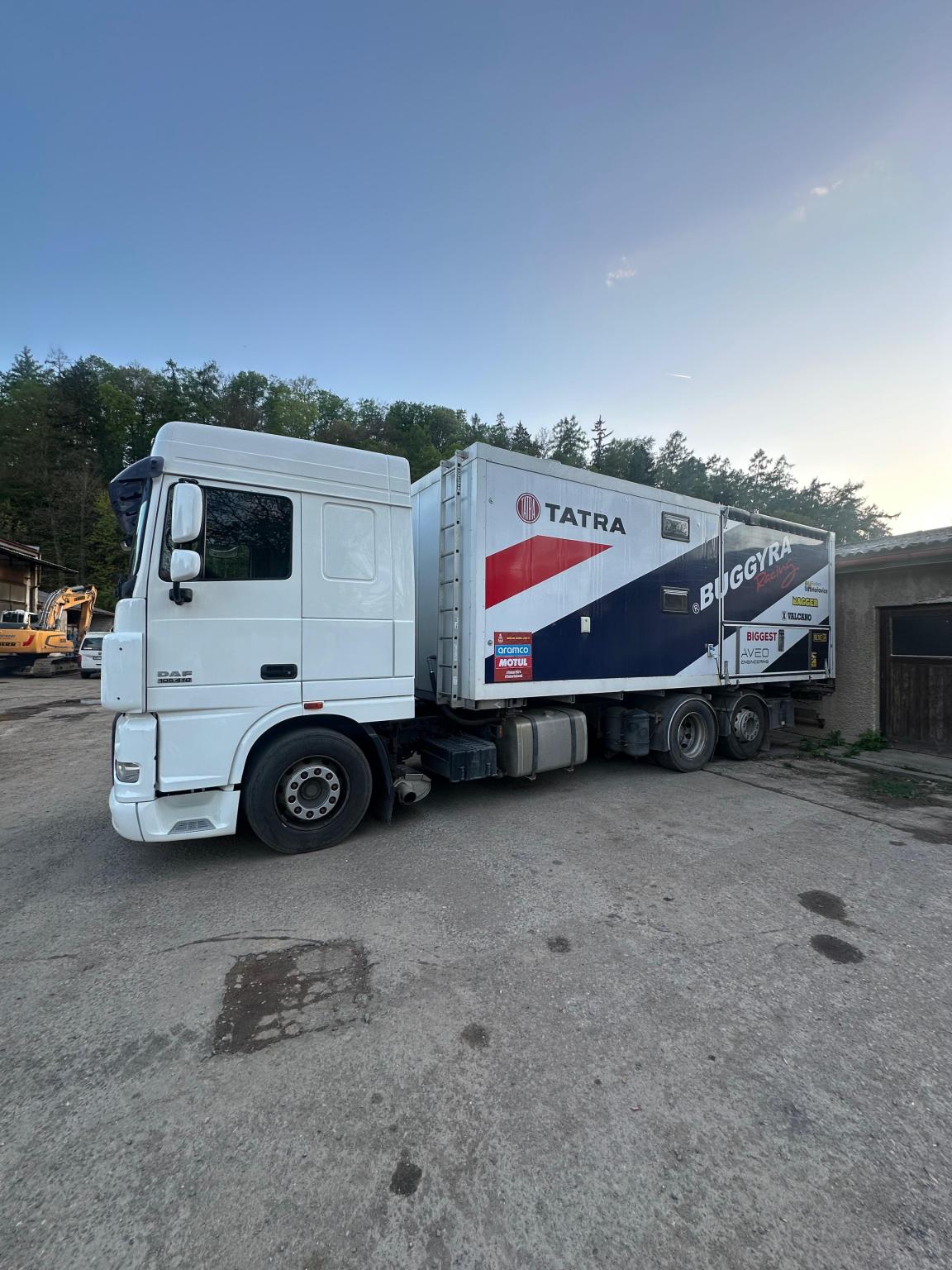 DAF XF 105 6x2 · tracteur d'assistance paddock – Image 2