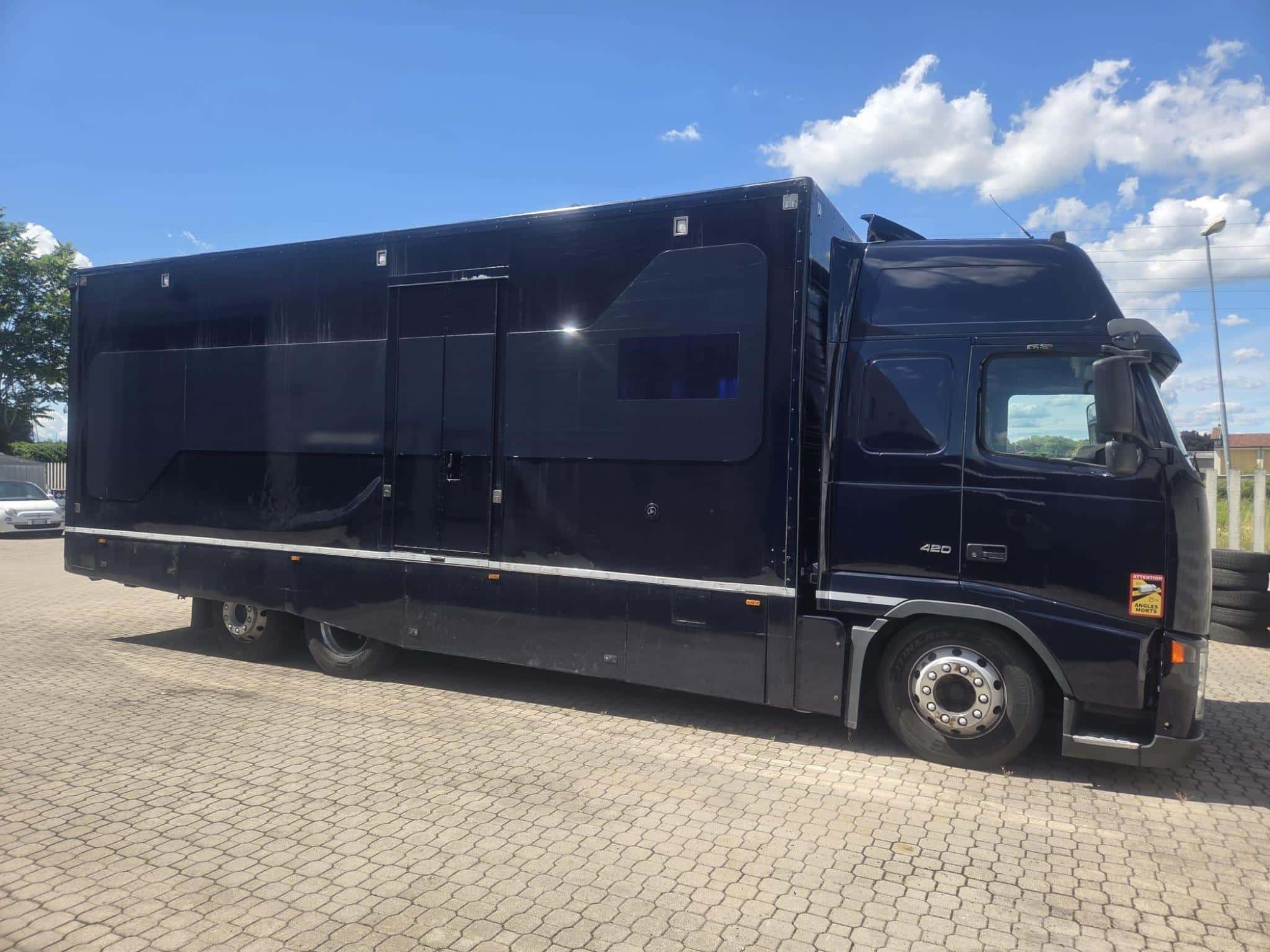 Camion d'assistance rallye Volvo FH12 420 – Image 2