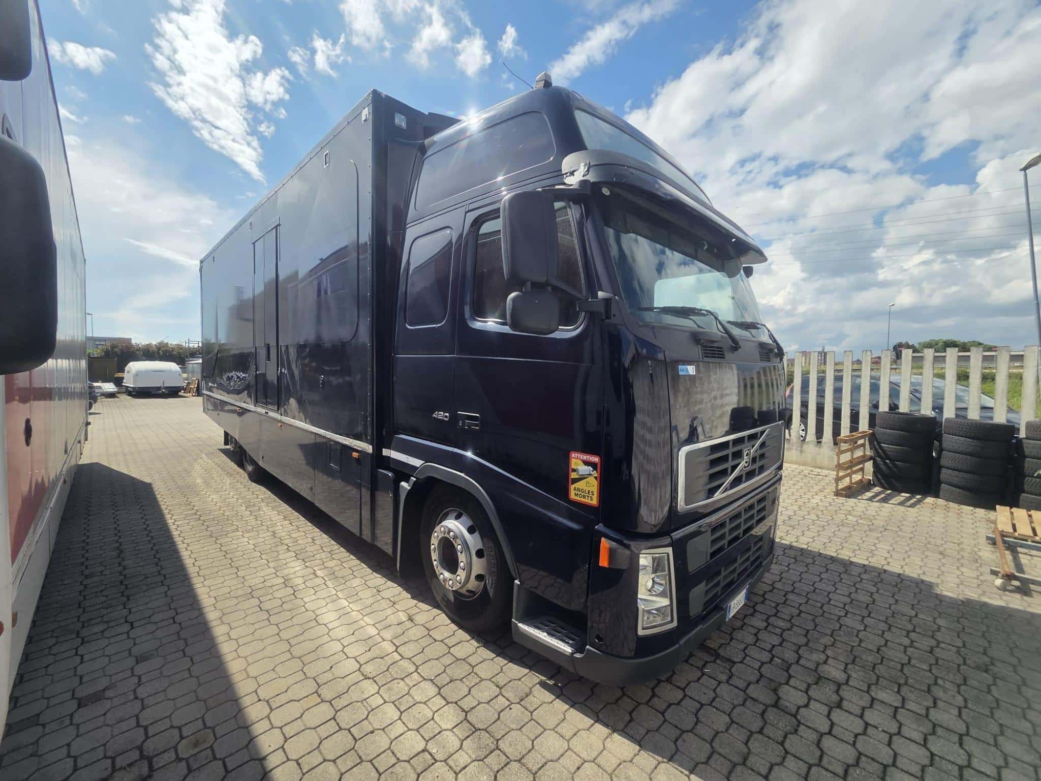 Camion d'assistance rallye Volvo FH12 420 – Image 4