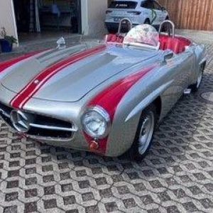 Mercedes 190 SLR de collection, homologuée route