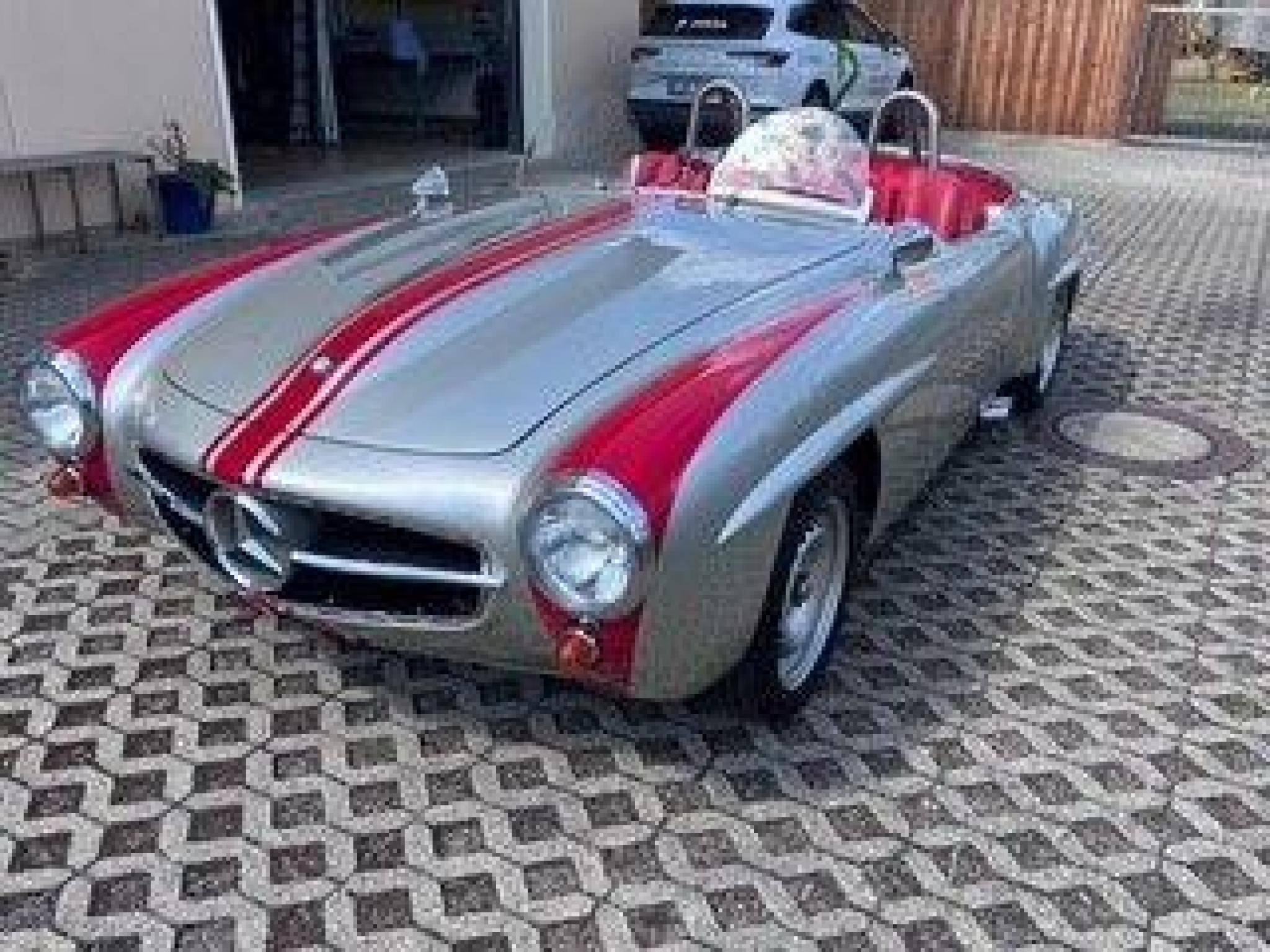 Mercedes 190 SLR de collection, homologuée route