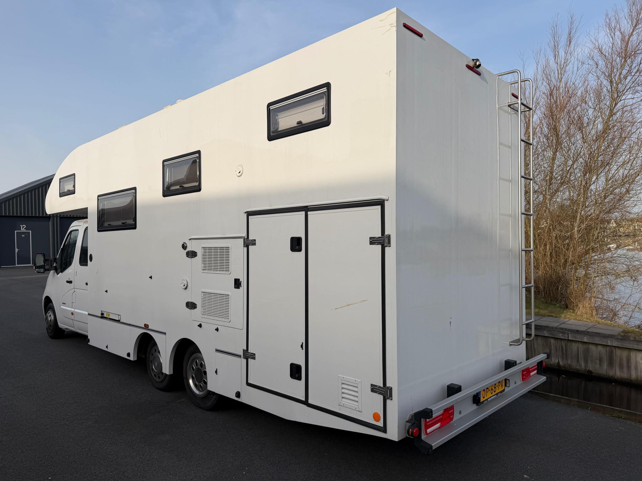 Renault Master aménagé camping-car 2017, cellule course – Image 4