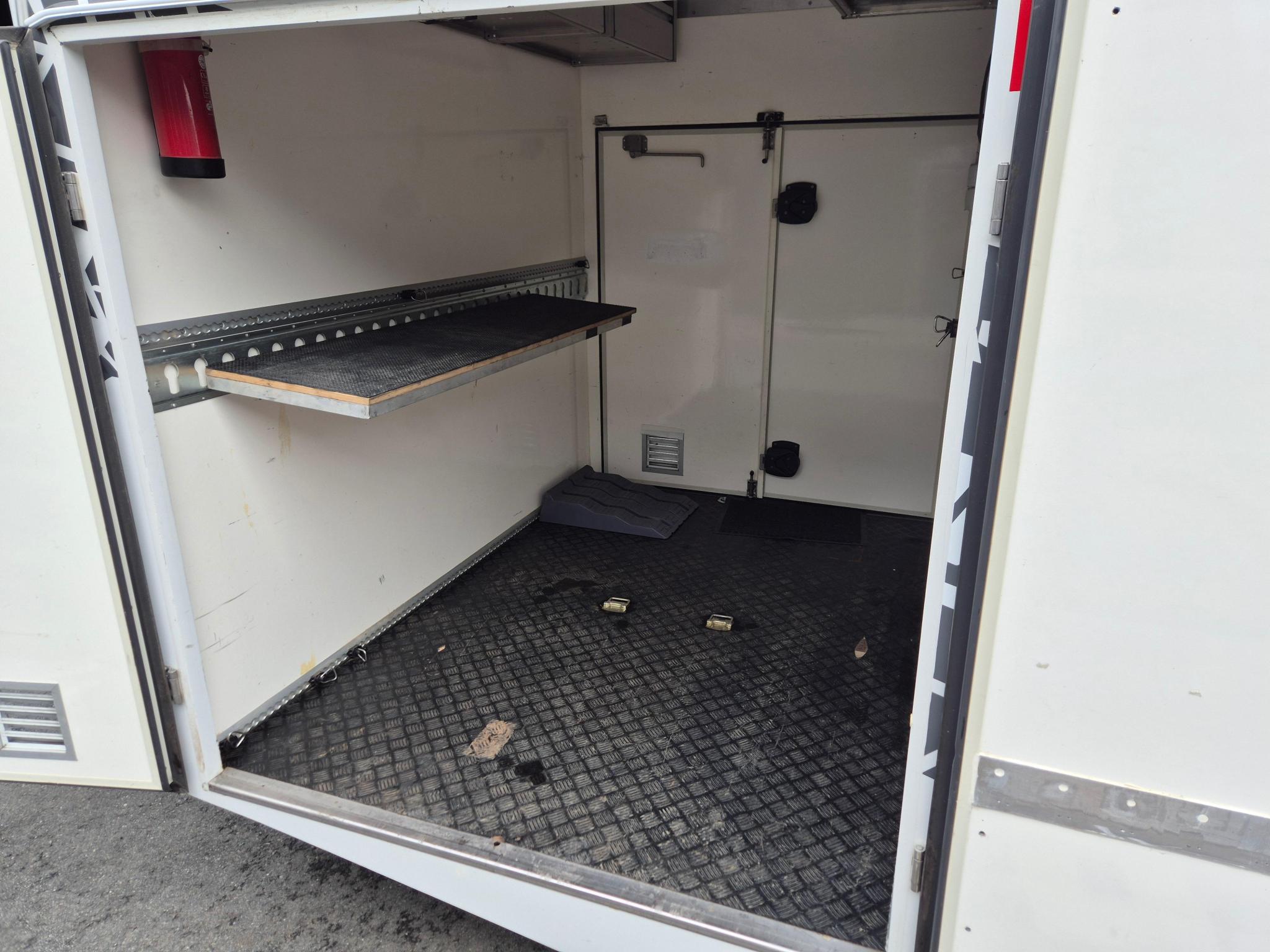 Renault Master aménagé camping-car 2017, cellule course – Image 6
