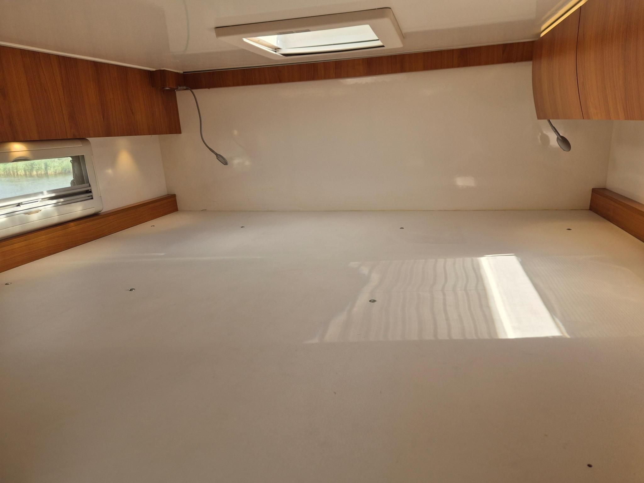 Renault Master aménagé camping-car 2017, cellule course