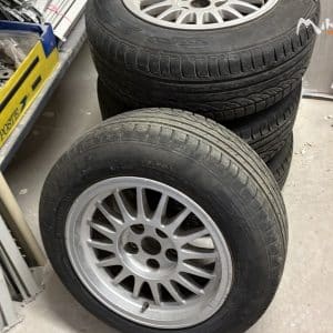 4 roues complètes Audi Quattro Coupé · 1982