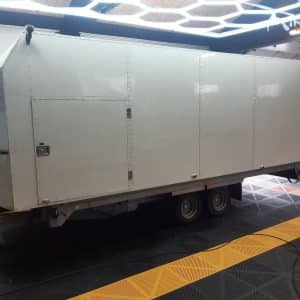 Remorque fermée porte-voiture 2,5 t basculante