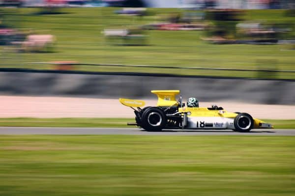 Voiture de course monoplace en piste, illustration IndyCar