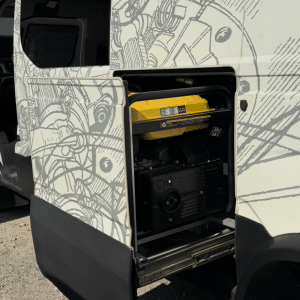 Iveco Daily 70C18 – camion d'assistance sport auto aménagé