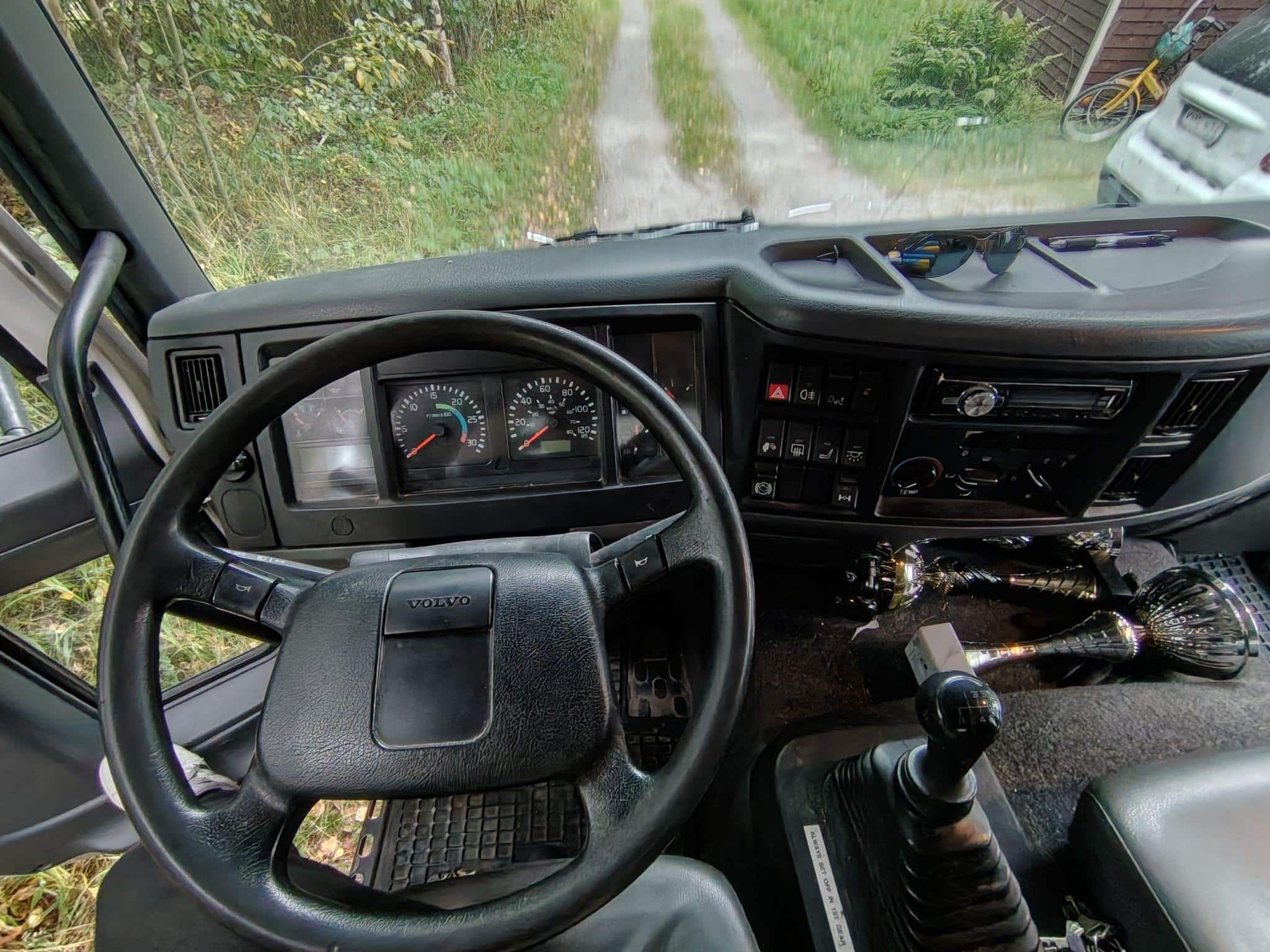 Volvo FL6 220 transporteur de course avec garage et cellule de vie – Image 3