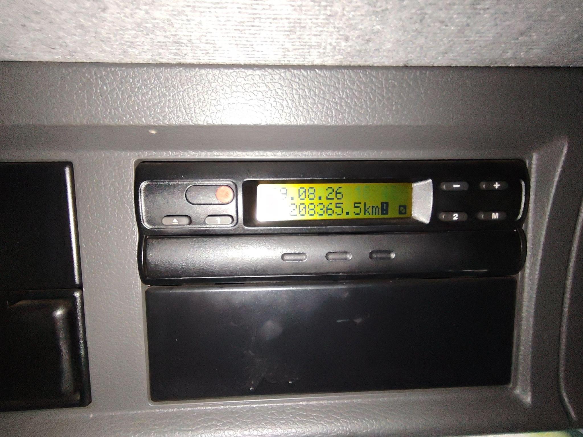 Volvo FL6 220 transporteur de course avec garage et cellule de vie – Image 4