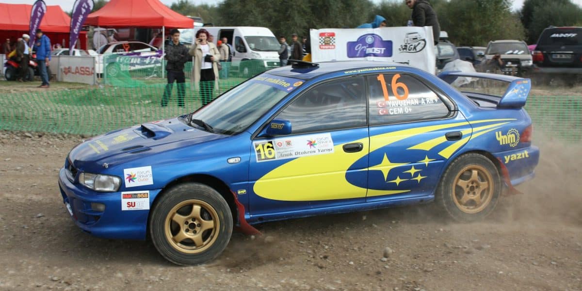 Clio Rally5 en action lors d’un rallye du Clio Trophy France