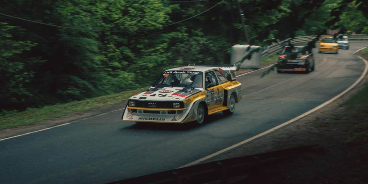 Voiture de rallye sur route d'asphalte, illustration du Critérium des Cévennes 2026