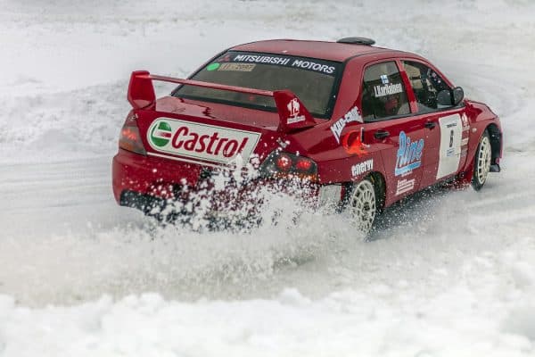 Peugeot 106 de rallye en action